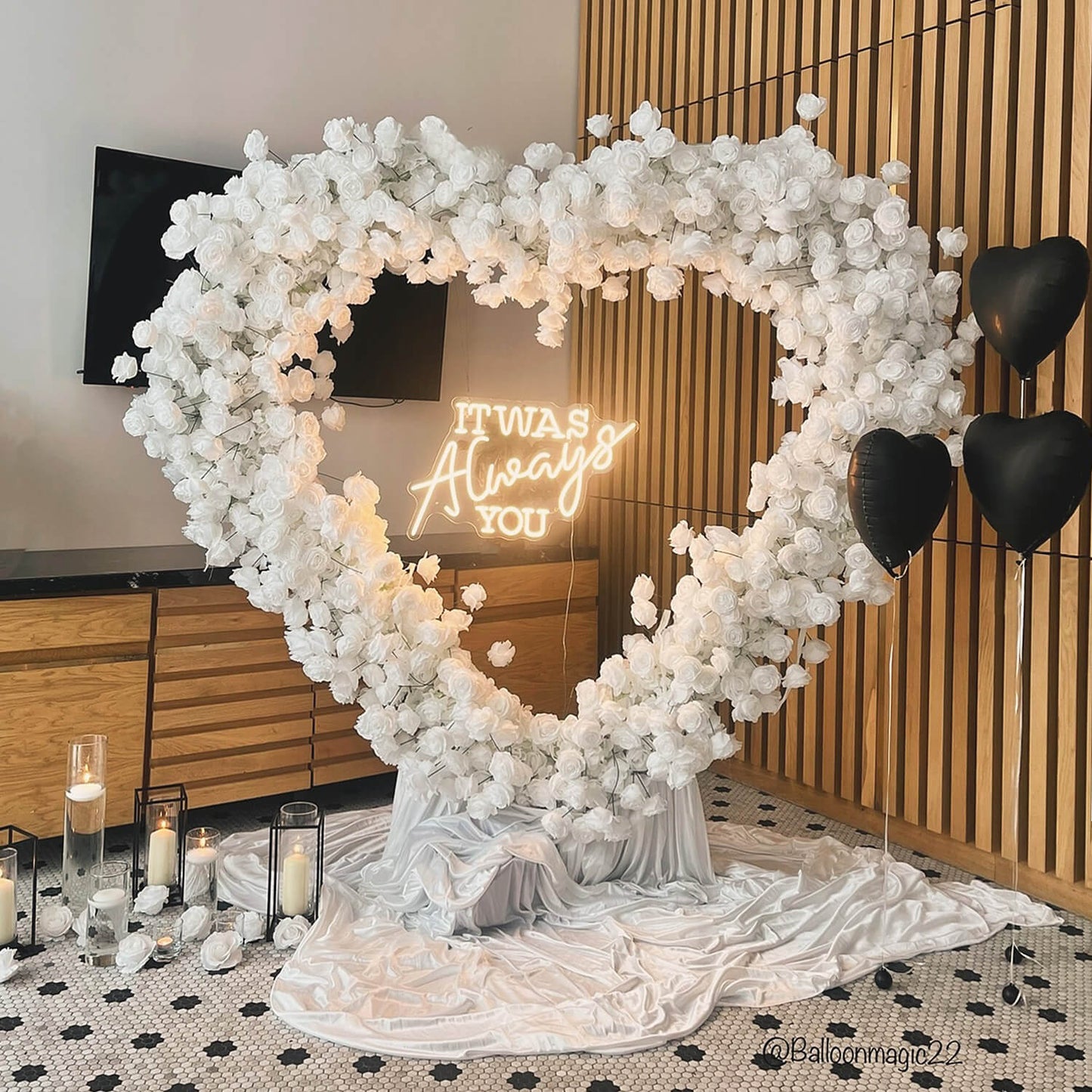 8ft White Rose Flower Wall Romantic Atmosphere Heart Shaped Wedding Decoration Indoor-ubackdrop