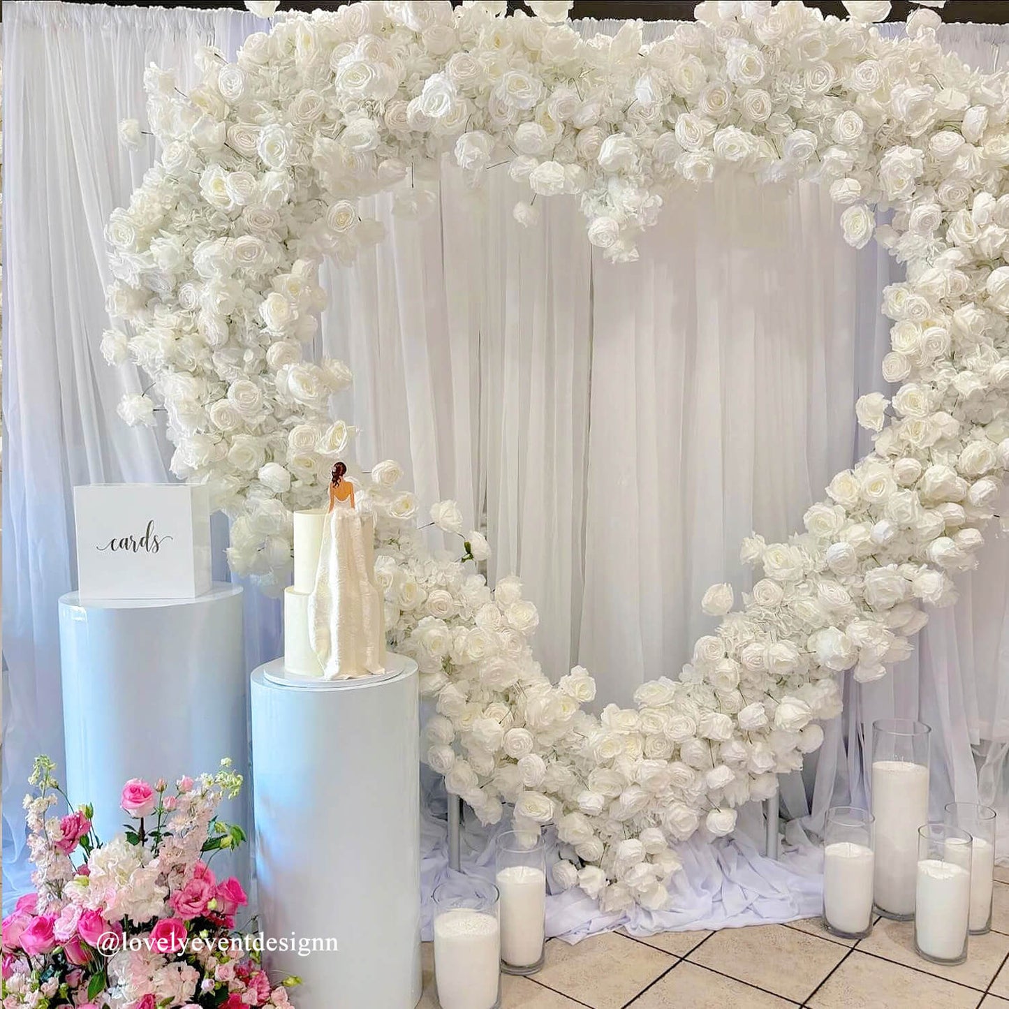 8ft White Rose Flower Wall Romantic Atmosphere Heart Shaped Wedding Decoration Indoor-ubackdrop