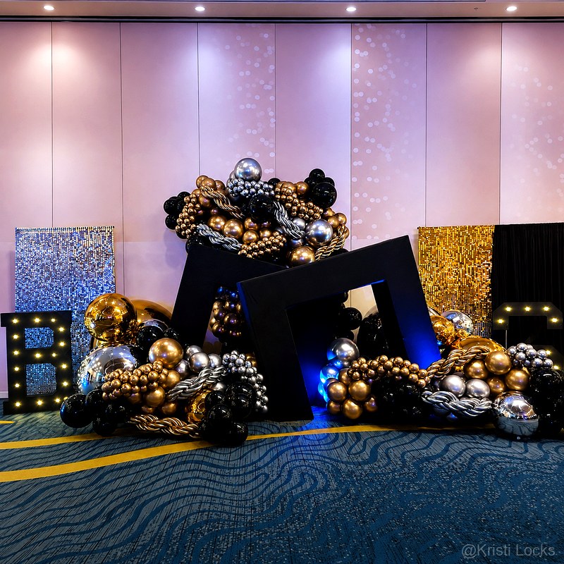 black-gold-balloon-shimmer-wall-event-photo-backdrop
