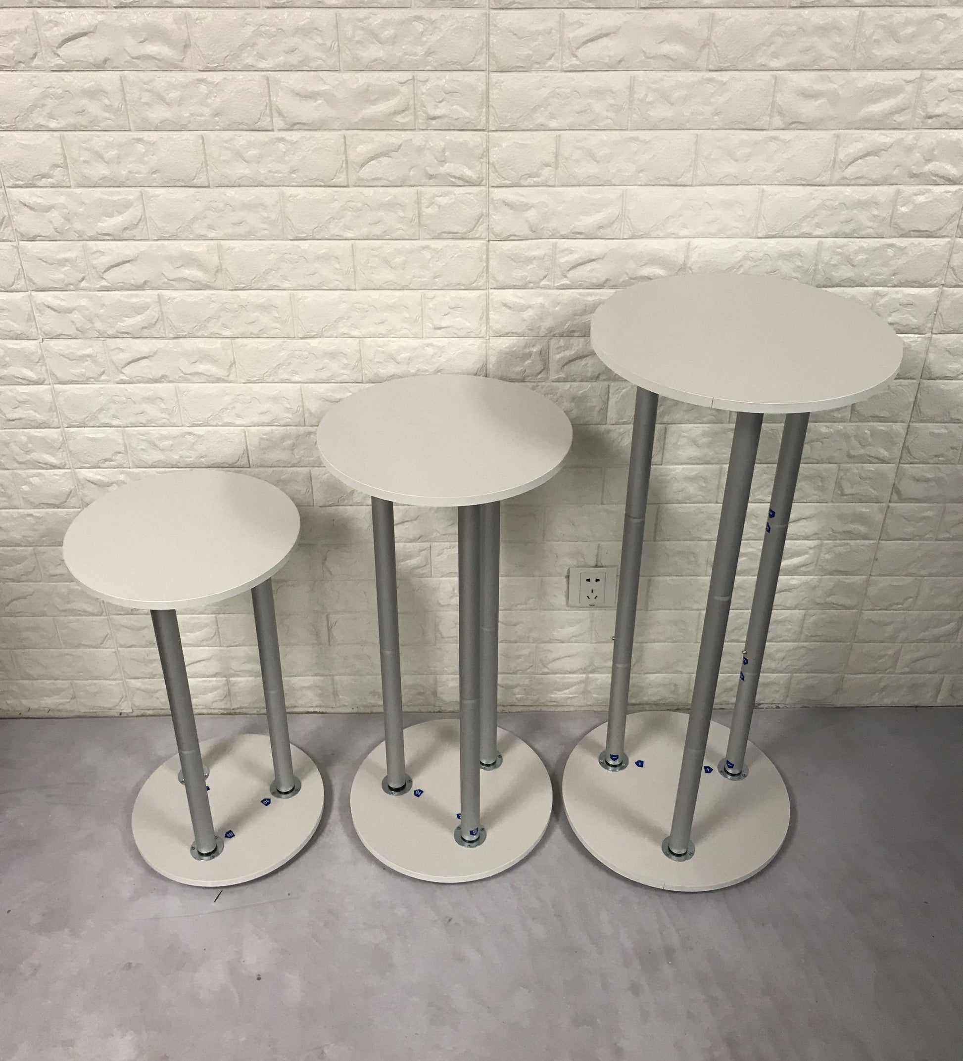 Round Display Cylinder Pedestals with Covers-ubackdrop